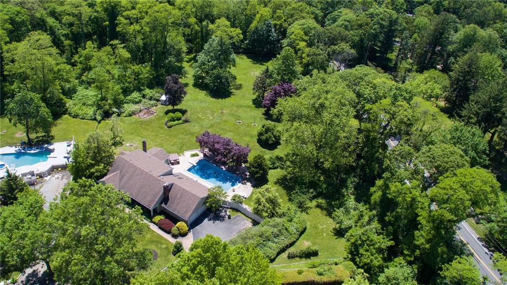 10 Empire Ct Dix Hills Dix Hills NY 11746