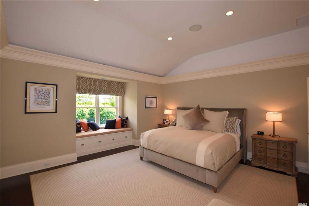 437 Wickapogue Rd Southampton Southampton NY 11968