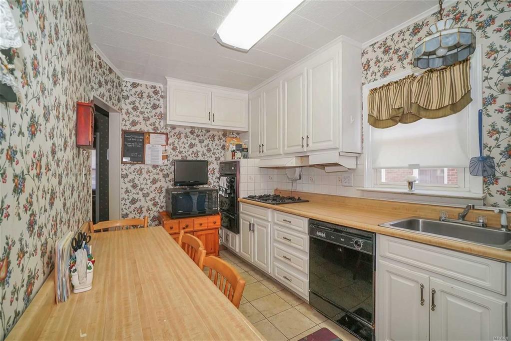 6 Rhodes St New Hyde Park New Hyde Park NY 11040
