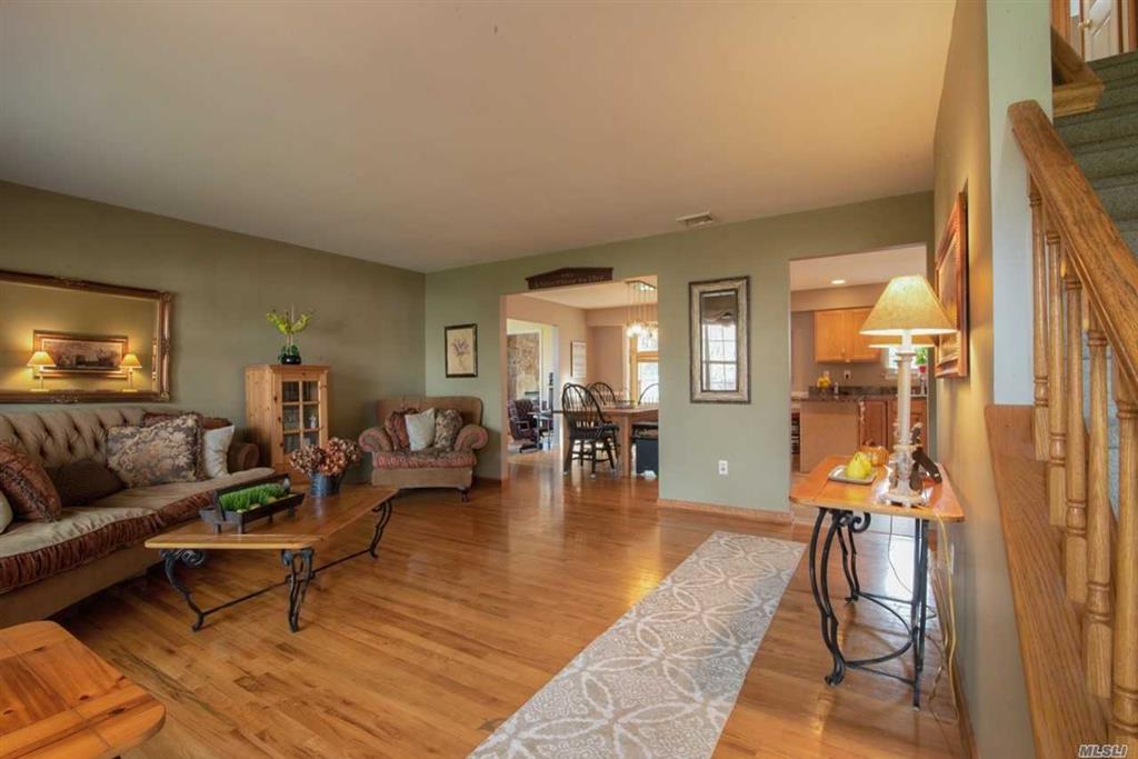 99 Tallmadge Trl Miller Place Miller Place NY 11764