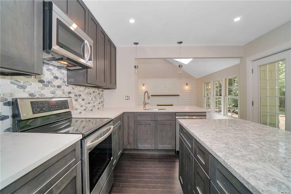 15 Jefferson St Lake Grove Lake Grove NY 11755