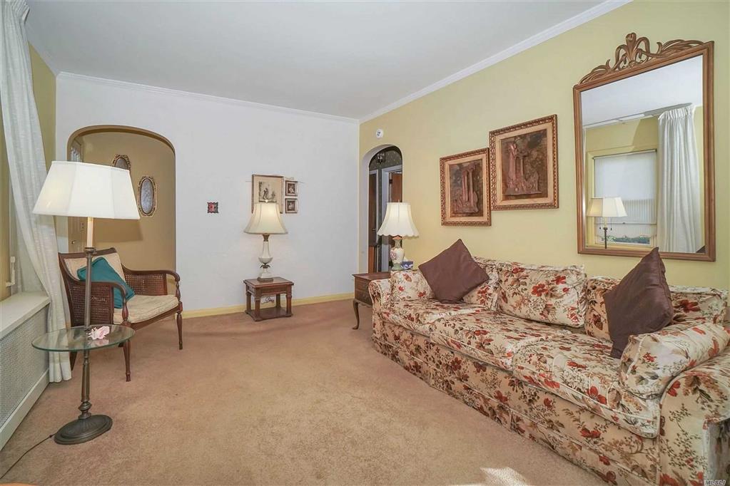 6 Rhodes St New Hyde Park New Hyde Park NY 11040