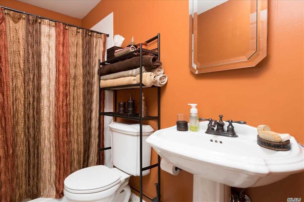 39 Old Neck Ct Manorville Manorville NY 11949