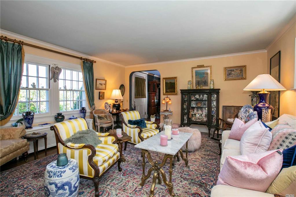 1120 Shore Rd Douglaston Douglaston NY 11363