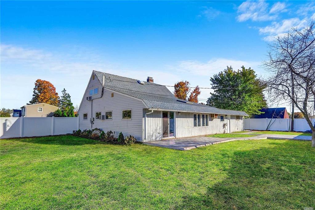 2 Rover Ln Hicksville Hicksville NY 11801