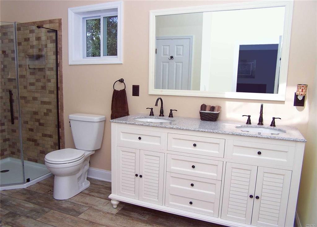 5 Larry Ct Manorville Manorville NY 11949