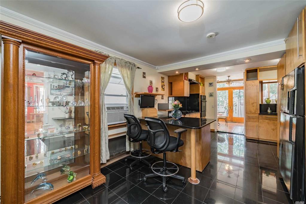 45-23 244th St Douglaston Douglaston NY 11362
