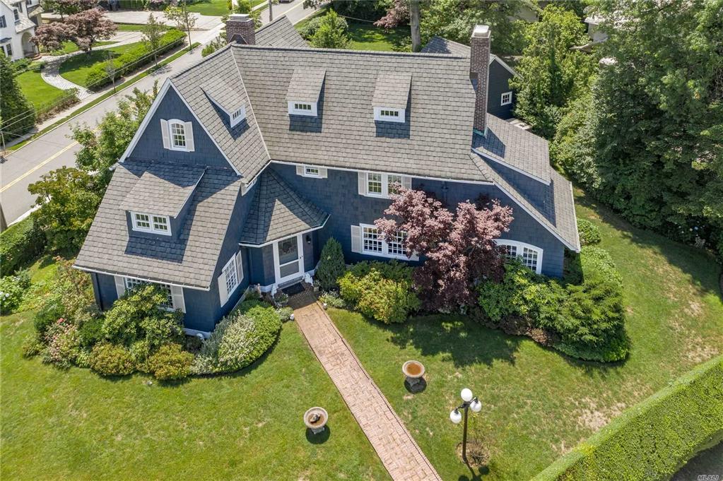 1120 Shore Rd Douglaston Douglaston NY 11363