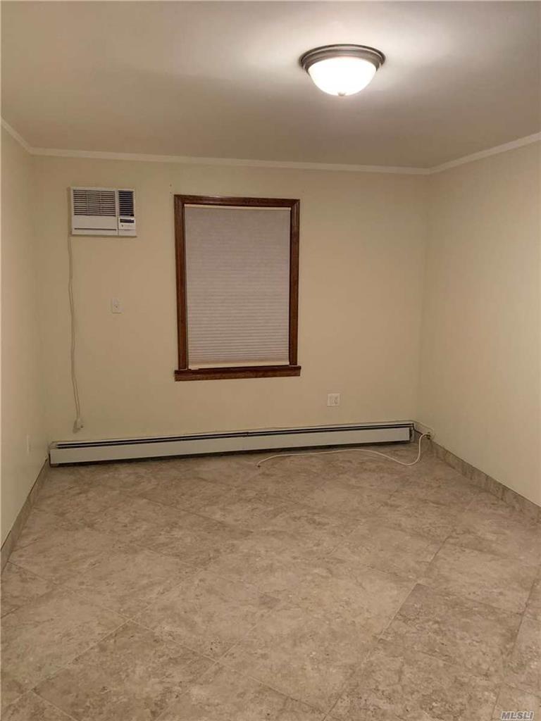 63-44 75th St Middle Village Middle Village NY 11379