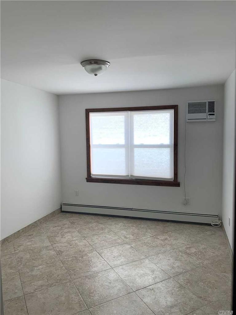 63-44 75th St Middle Village Middle Village NY 11379
