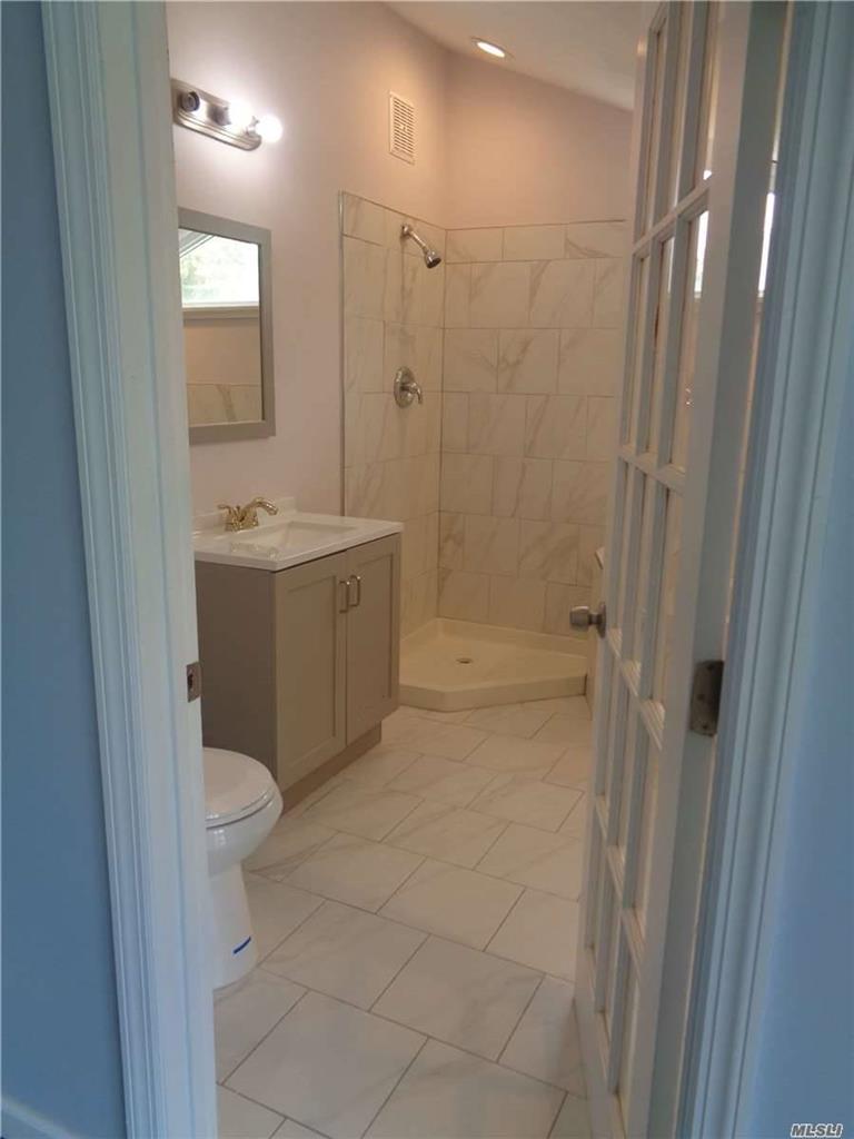 107 Thomas St Brentwood Brentwood NY 11717