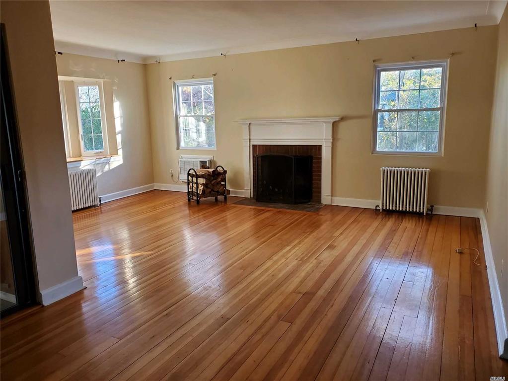 8 Valley Rd Bayville Bayville NY 11709