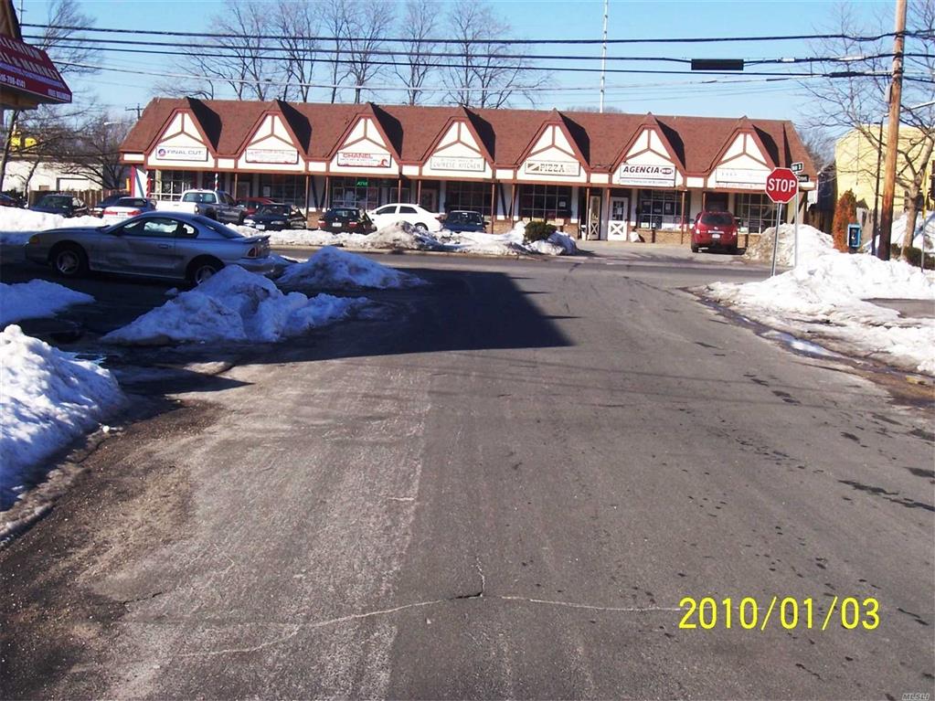 370 Oak St Copiague Copiague NY 11726