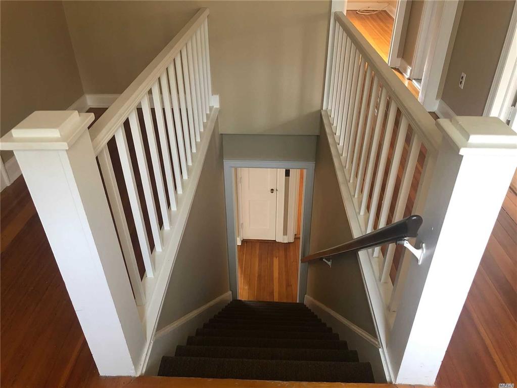 8 Valley Rd Bayville Bayville NY 11709