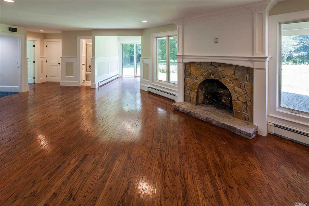 8 Mooring Dr Bellport Bellport NY 11713