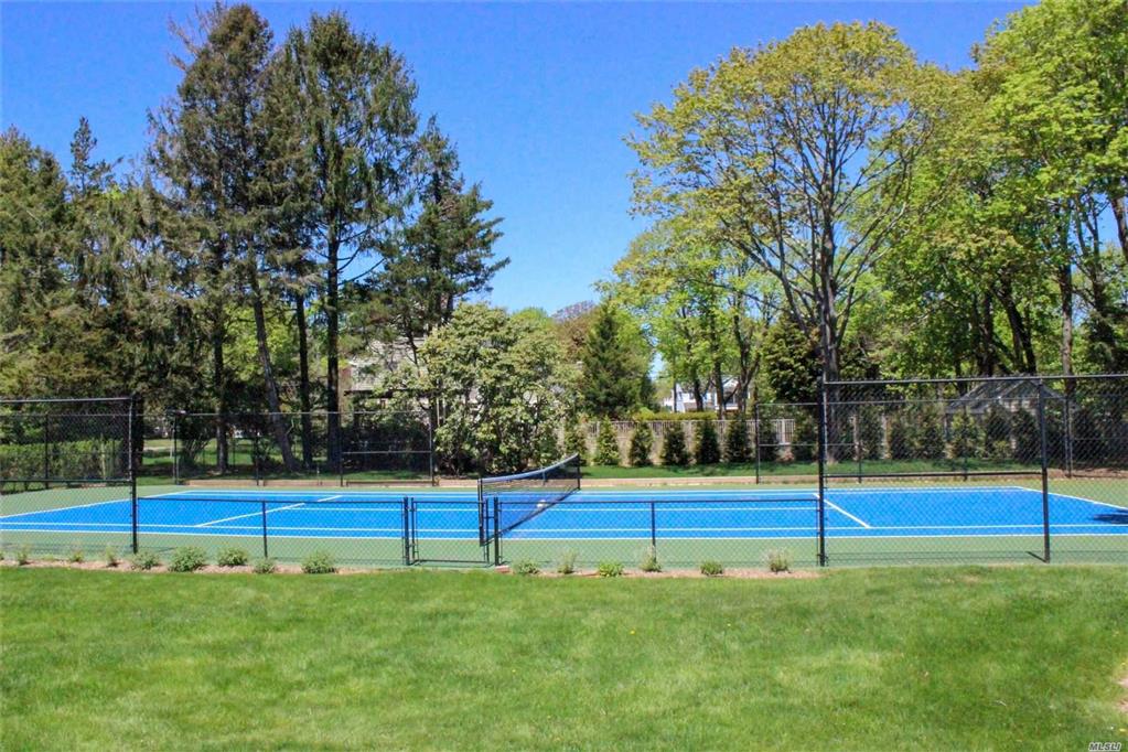 8 Shore Rd Remsenburg Remsenburg NY 11960