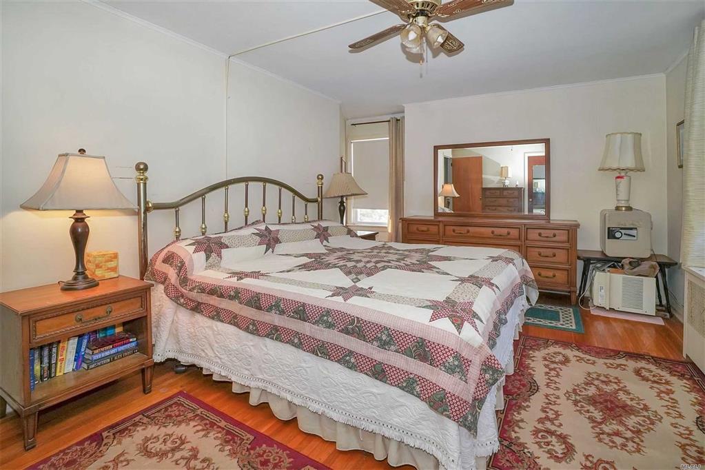 6 Rhodes St New Hyde Park New Hyde Park NY 11040