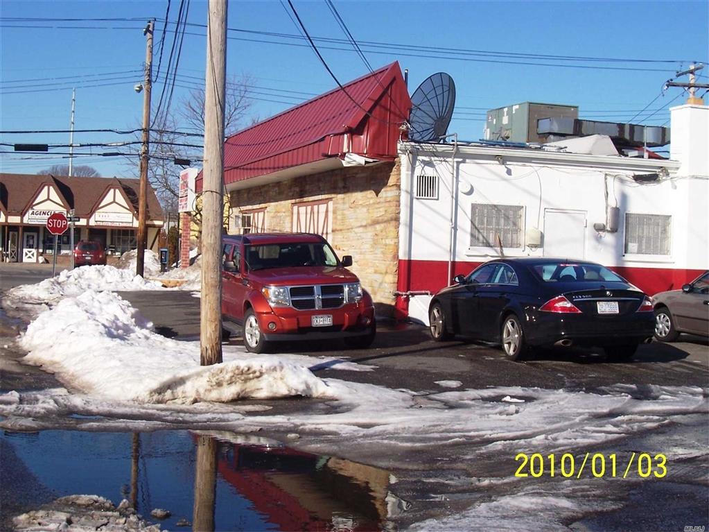 370 Oak St Copiague Copiague NY 11726