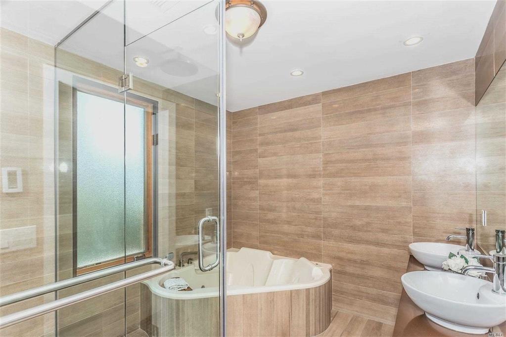 160-16 33rd Ave Flushing Flushing NY 11358