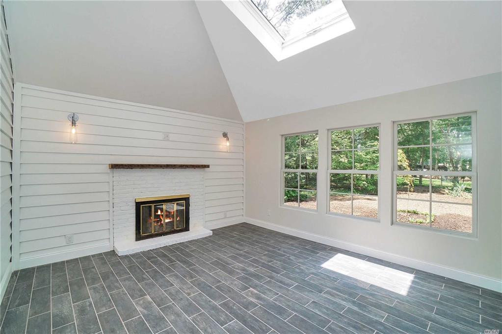 15 Jefferson St Lake Grove Lake Grove NY 11755