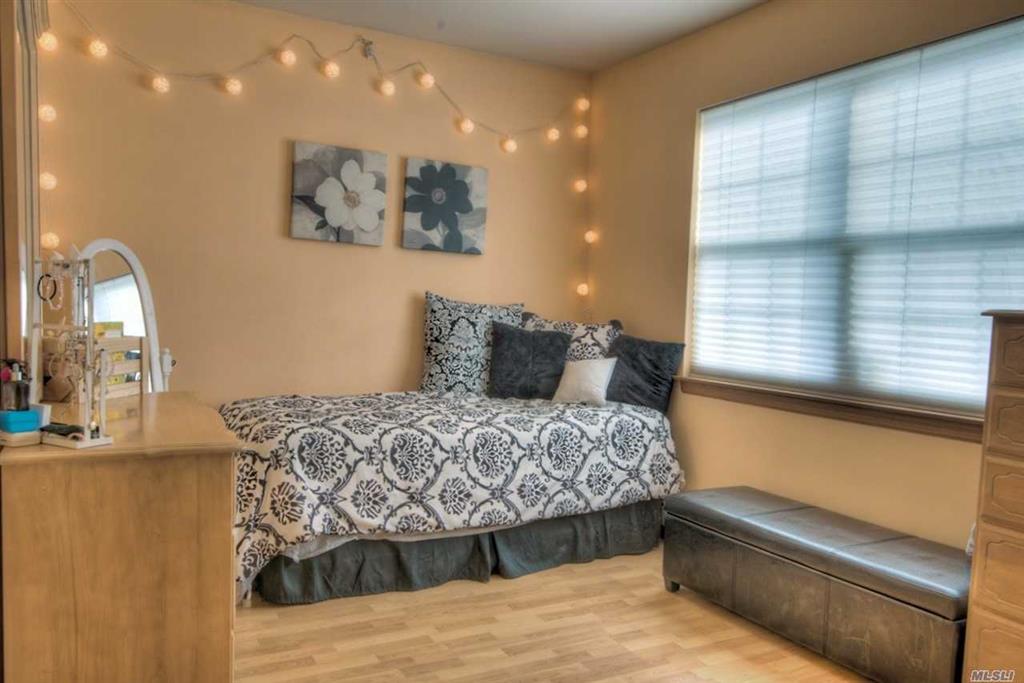 99 Tallmadge Trl Miller Place Miller Place NY 11764