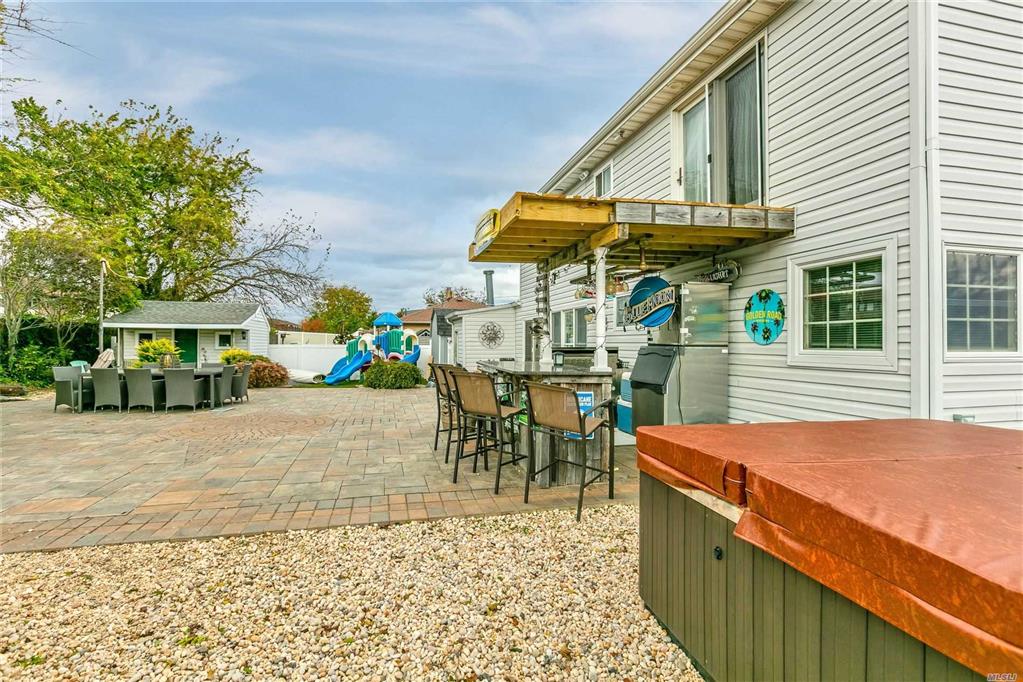 392 West Dr Copiague Copiague NY 11726