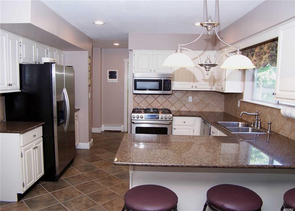 5 Larry Ct Manorville Manorville NY 11949