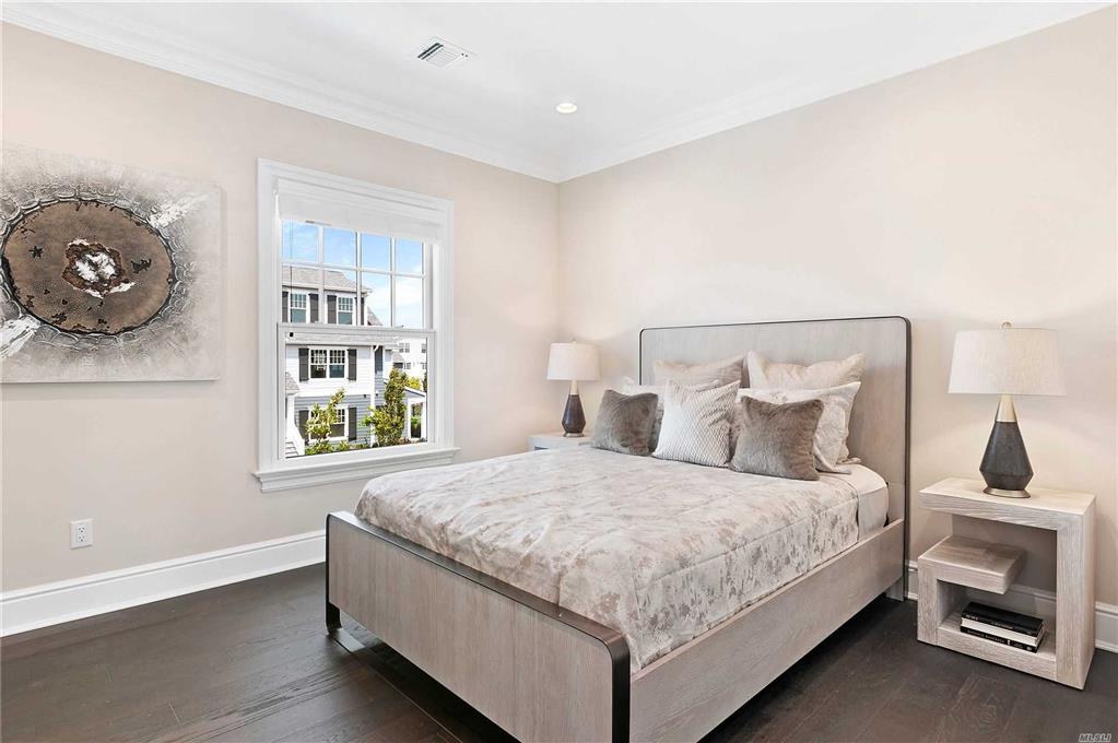14 Village Green Dr Southampton Southampton NY 11968