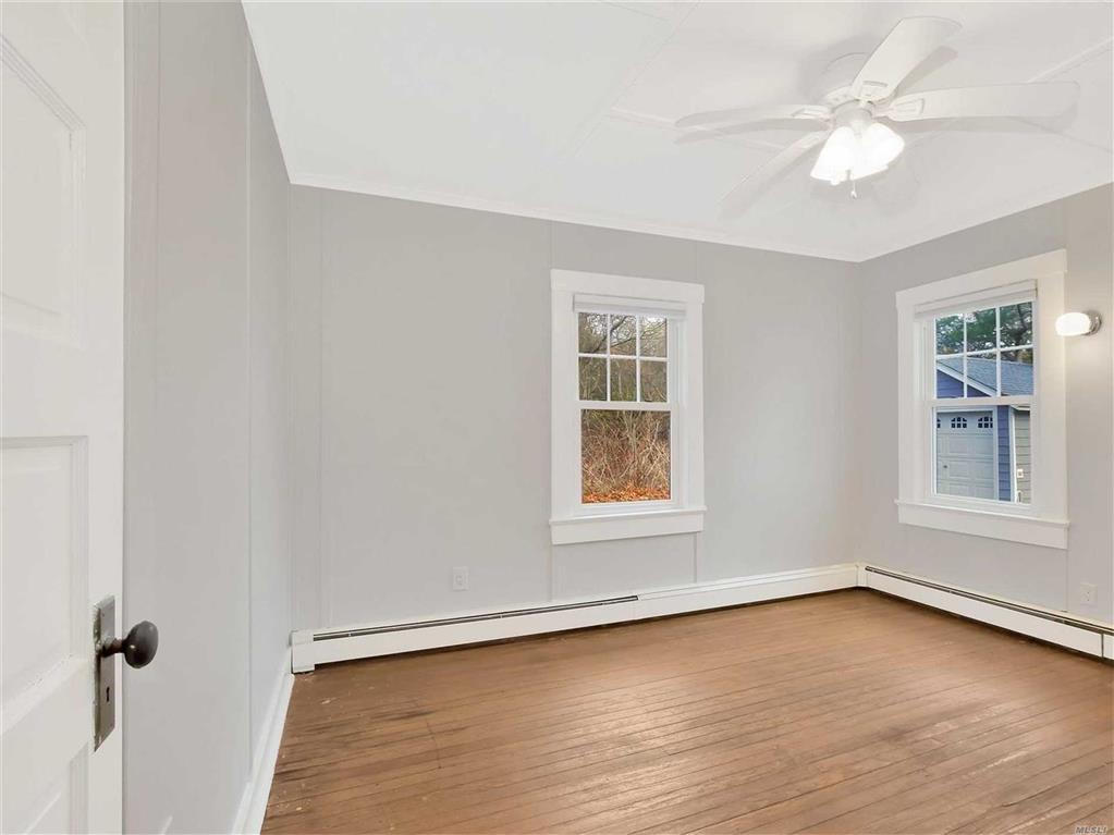 36 South Phillips Ave Remsenburg Remsenburg NY 11960