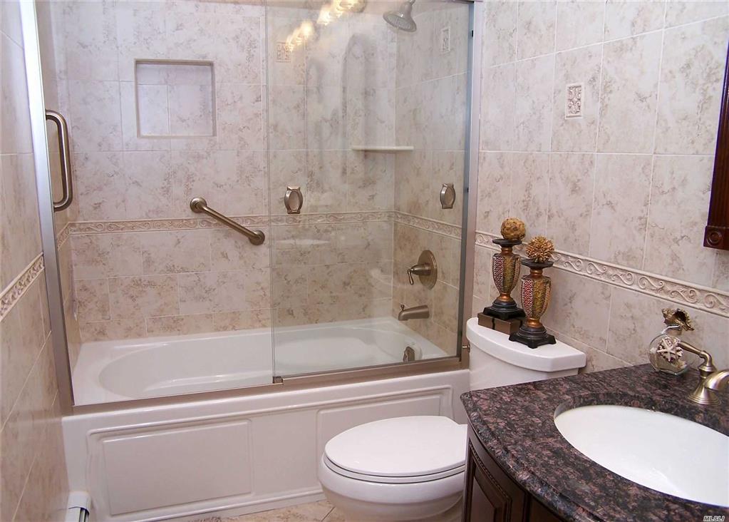 23 Valley St Ronkonkoma Ronkonkoma NY 11779