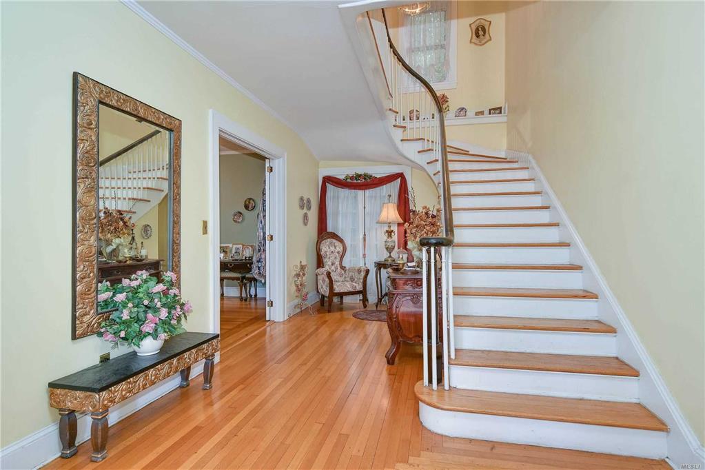 5 Kohlsaat Ct Smithtown Smithtown NY 11787