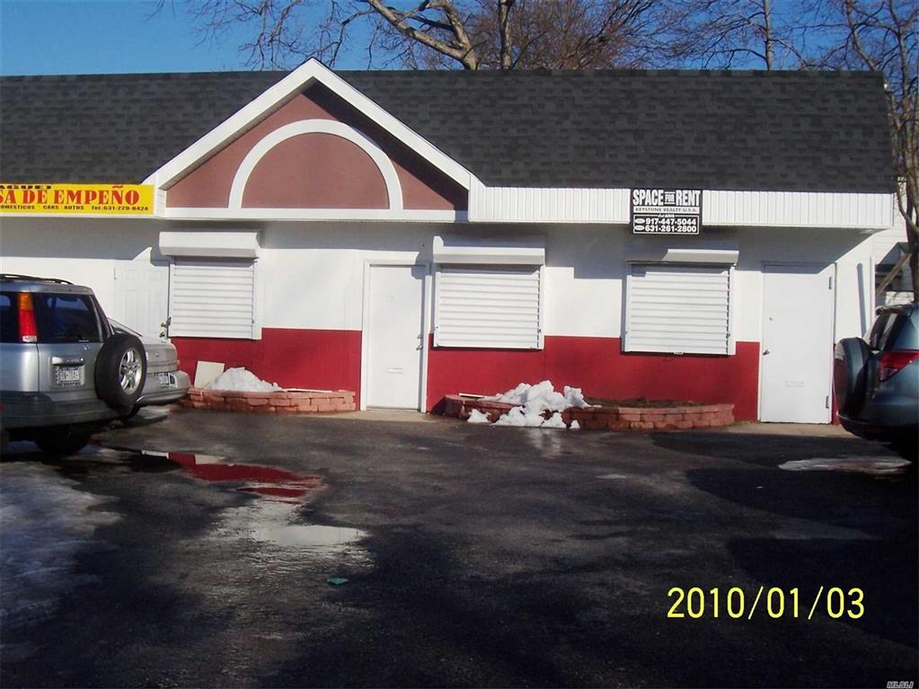 370 Oak St Copiague Copiague NY 11726