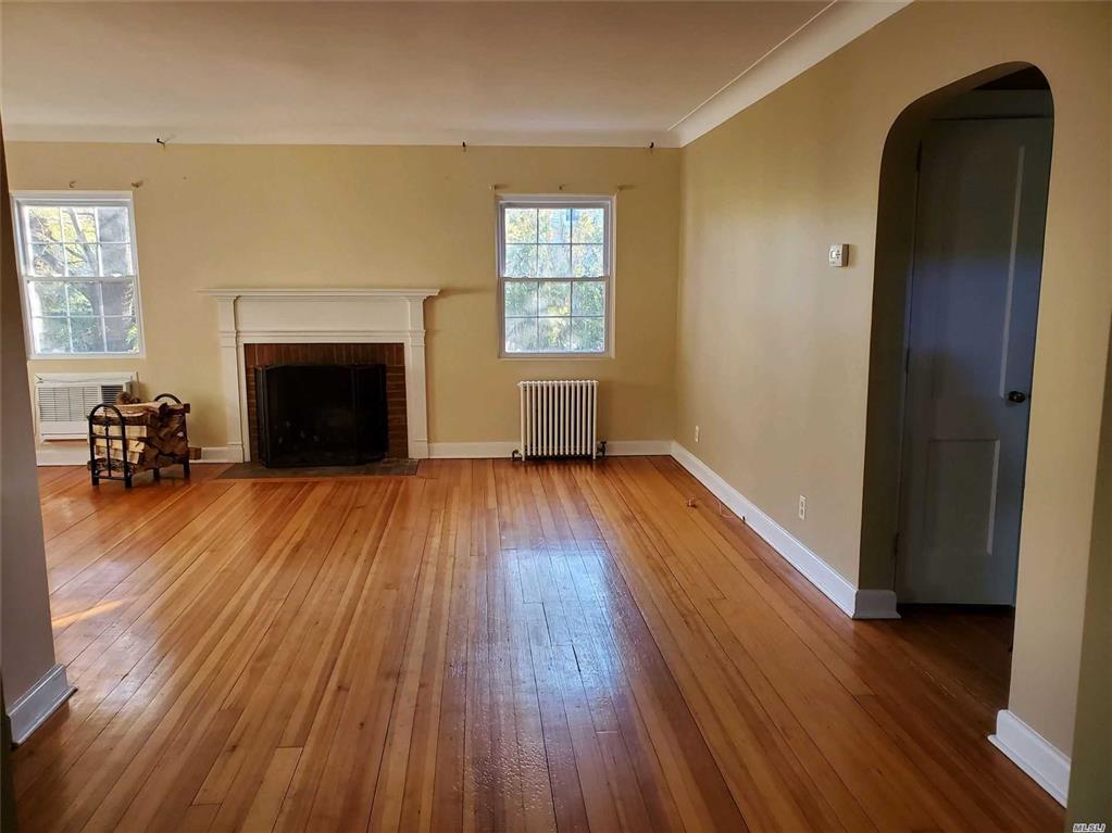 8 Valley Rd Bayville Bayville NY 11709