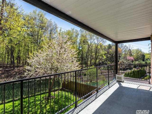 30 Pearsall Ave Glen Cove Glen Cove NY 11542