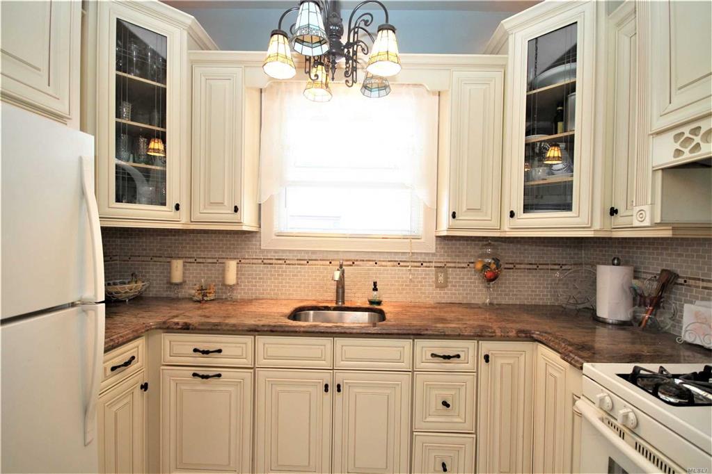 52-25 69th St Maspeth Maspeth NY 11378