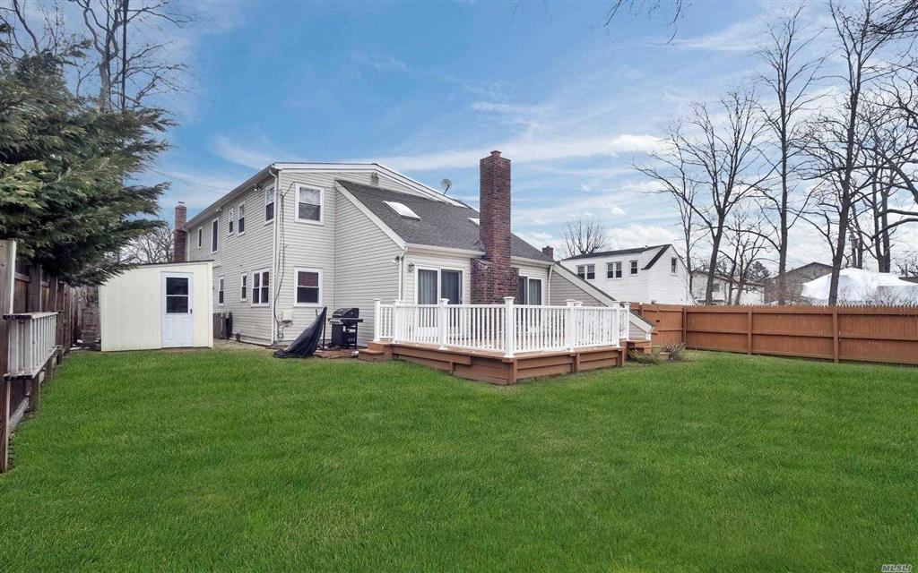 4 Lauren Ln Bayville Bayville NY 11709