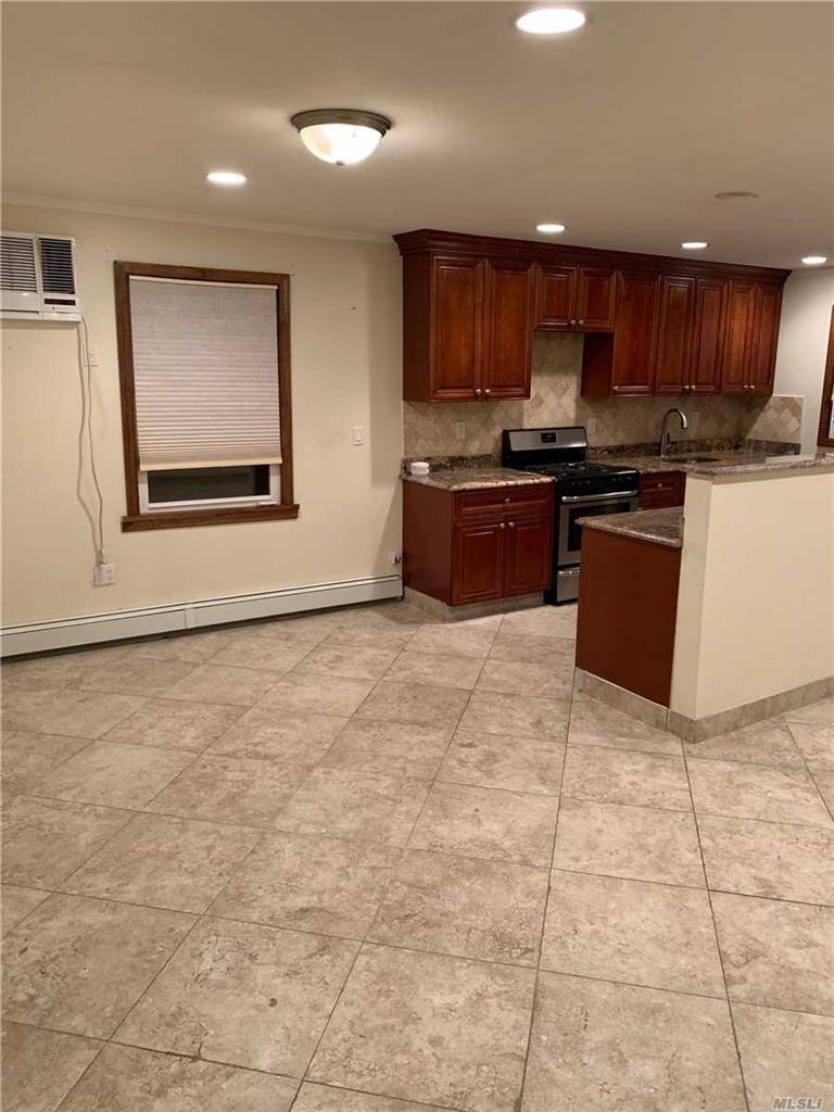 63-44 75th St Middle Village Middle Village NY 11379