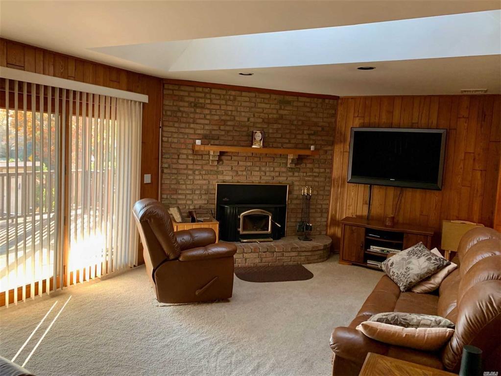 36 Dogwood Ave Farmingville Farmingville NY 11738