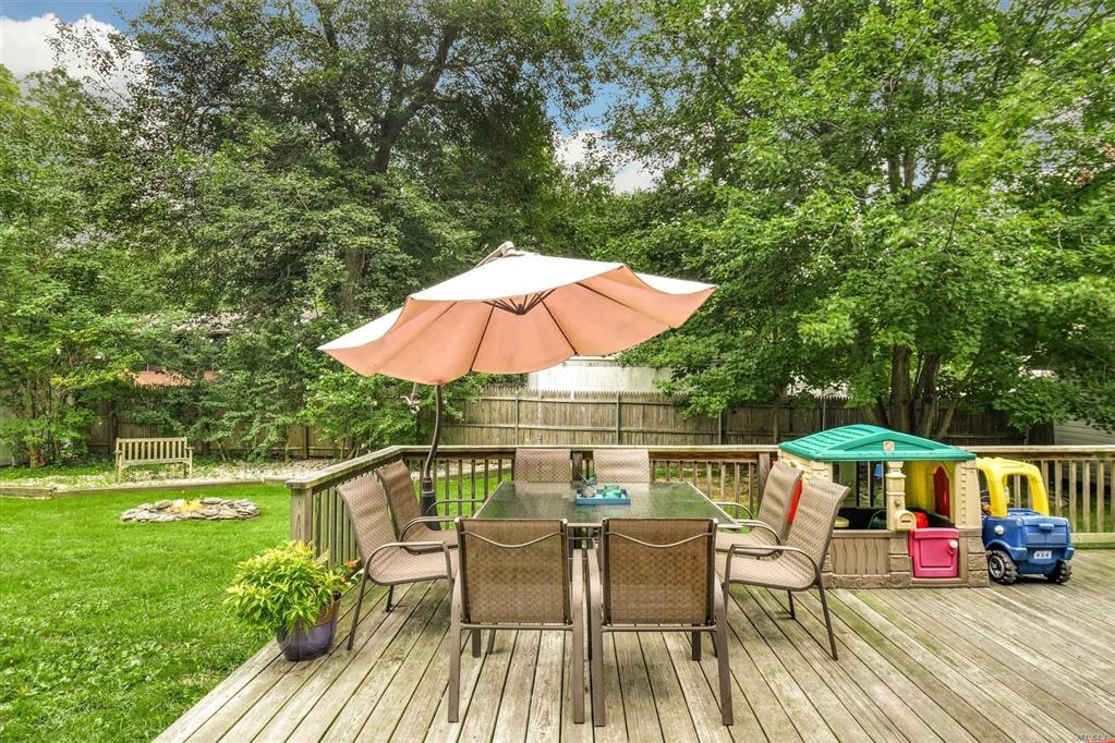 76 Magnolia Dr Kings Park Kings Park NY 11754