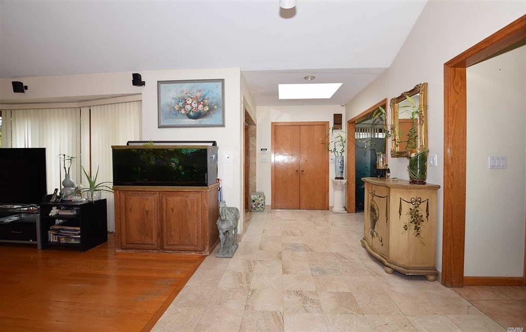 105 Woodhill Ln Manhasset Manhasset NY 11030