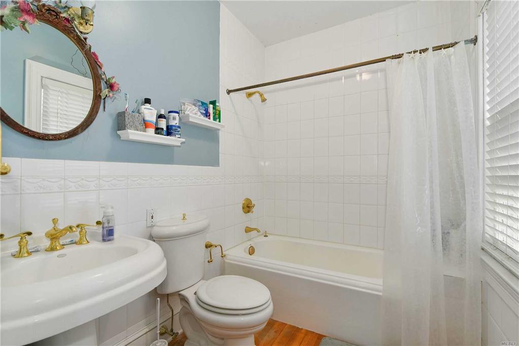 5 Kohlsaat Ct Smithtown Smithtown NY 11787