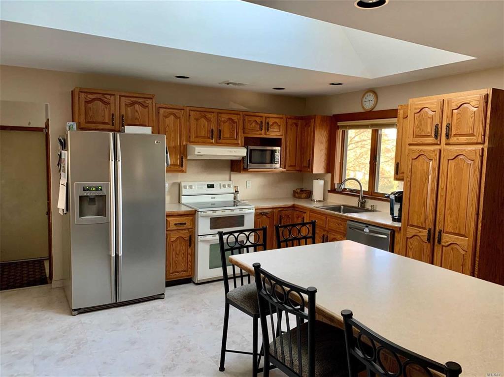 36 Dogwood Ave Farmingville Farmingville NY 11738