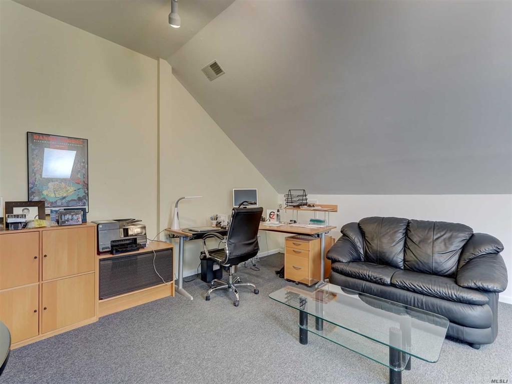 1250 Veeder Dr Hewlett Bay Park Hewlett Bay Park NY 11557