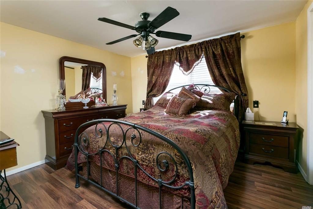 50 Anvil Ln Levittown Levittown NY 11756
