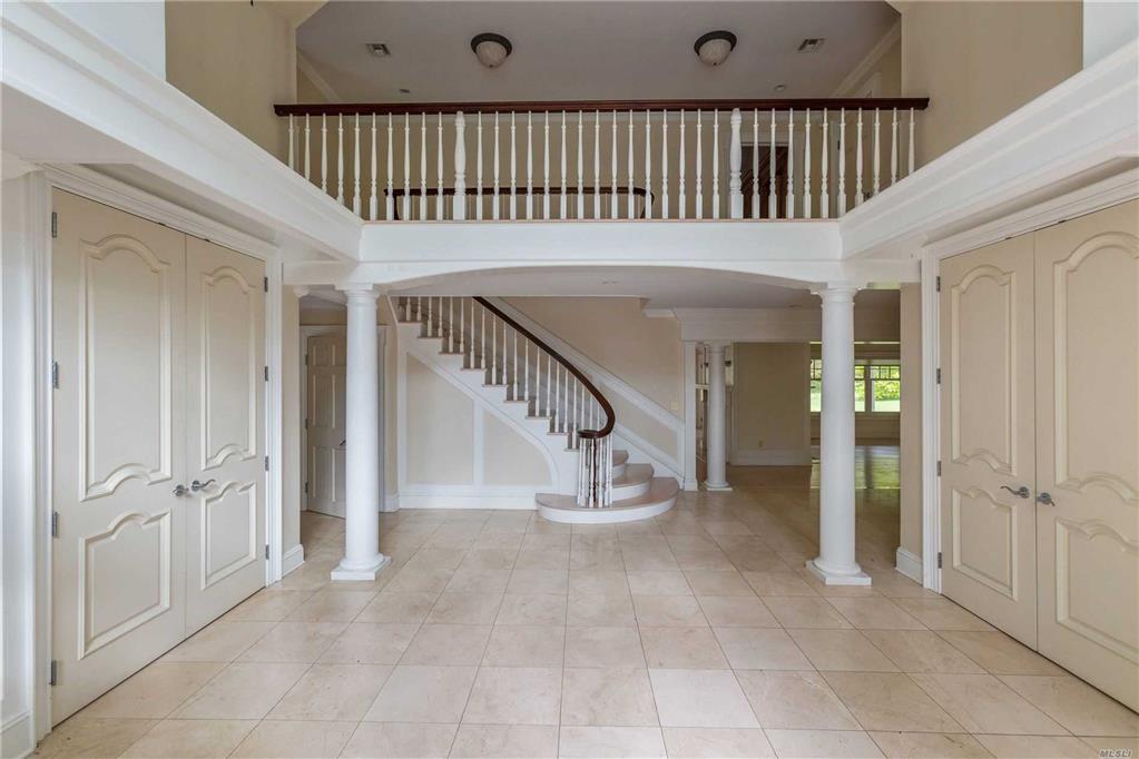 12 Pinetree Ln Old Westbury Old Westbury NY 11568