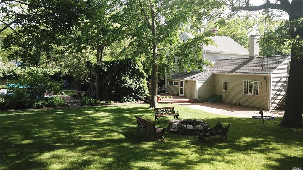 31 Evergreen Ave East Moriches East Moriches NY 11940