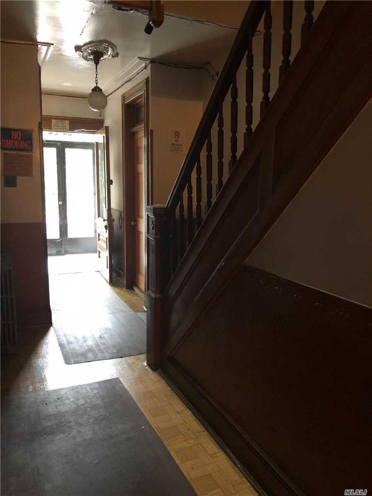 6424 Madison St Glendale Glendale NY 11385