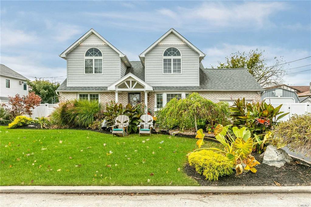 392 West Dr Copiague Copiague NY 11726