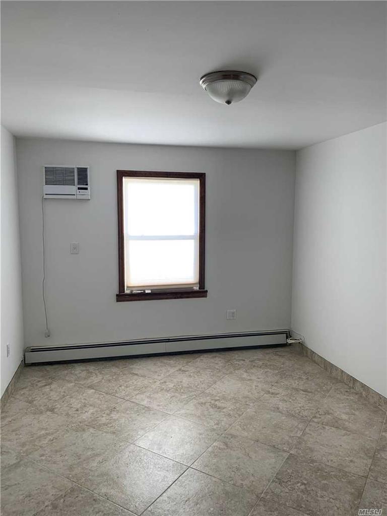 63-44 75th St Middle Village Middle Village NY 11379