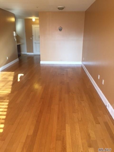 130 Post Ave Westbury Westbury NY 11590